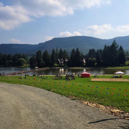 Domek Caloroczny Nad Zalewem U Podnoza Gor Stolowych Радков Екстериор снимка